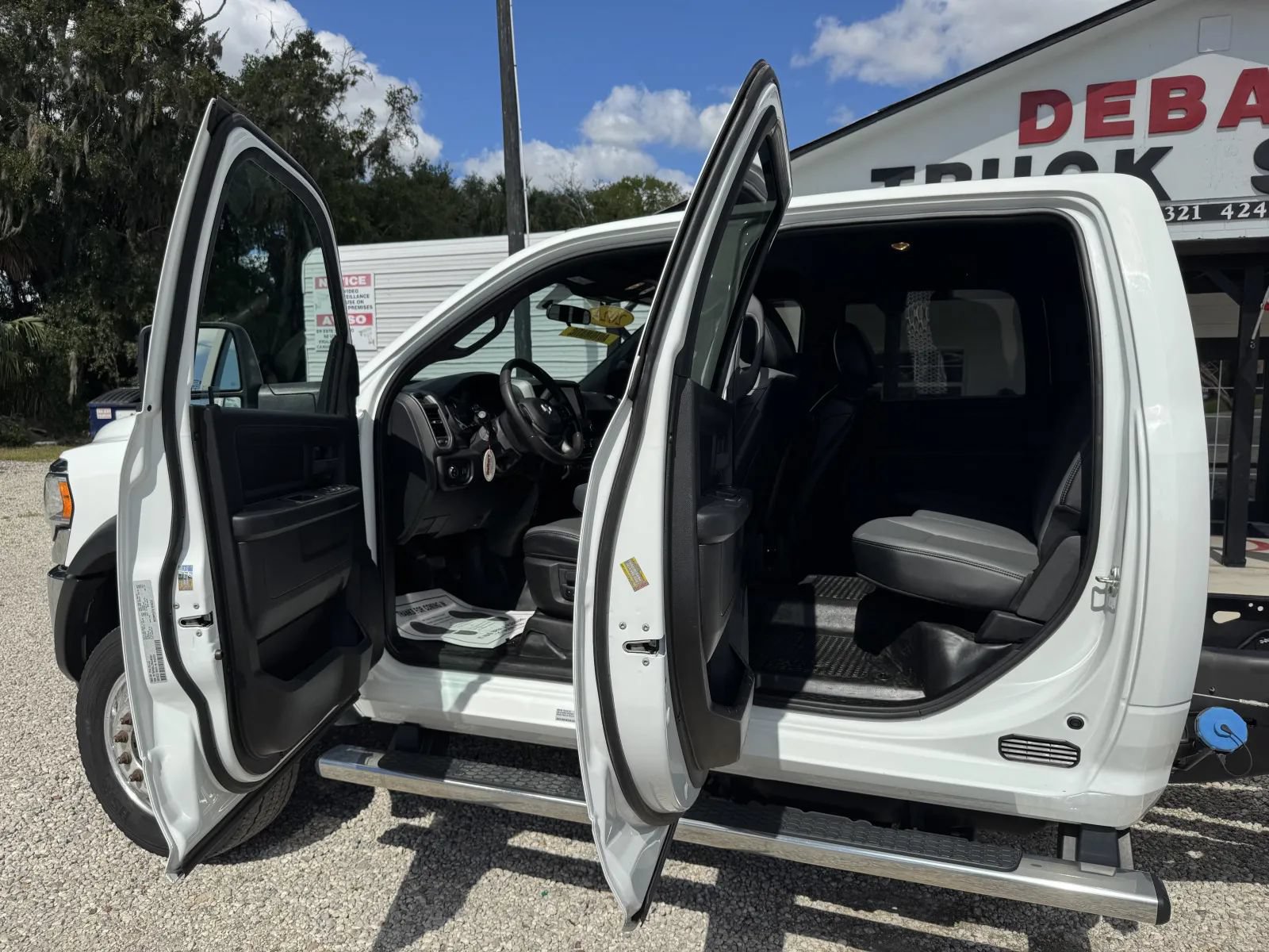Used 2024 RAM 5500 Tradesman w/ Chrome Appearance Group AWD/4WD image 18