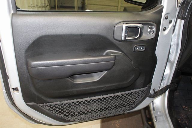 Used 2023 Jeep Wrangler Sport S image 9