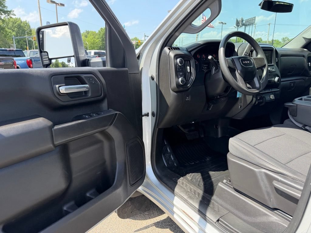 Used 2022 GMC Sierra 3500 Pro AWD/4WD image 18
