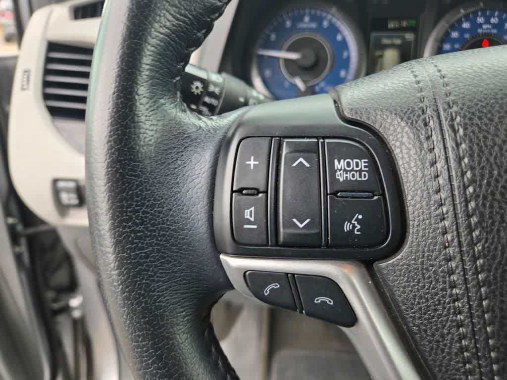 Used 2018 Toyota Sienna XLE w/ XLE Navigation Package FWD image 21