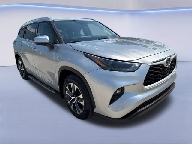 Used 2022 Toyota Highlander XLE image 1