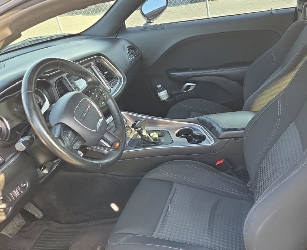 Used 2017 Dodge Challenger SXT RWD image 9