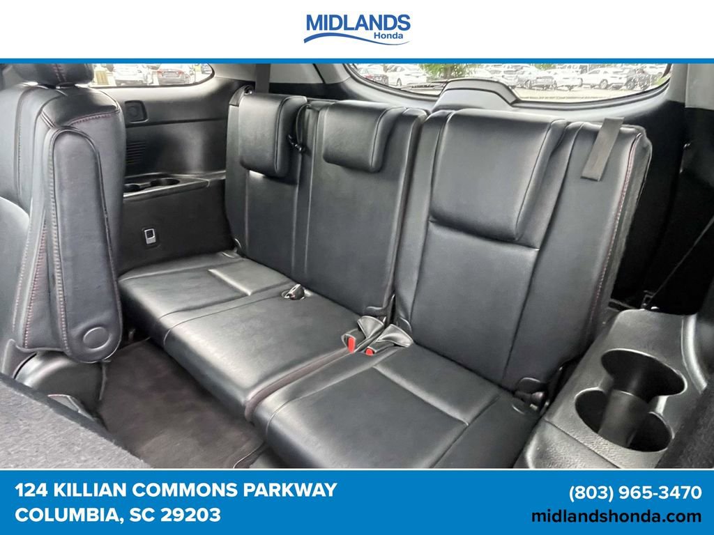 Used 2019 Toyota Highlander SE w/ Nightshade Edition AWD/4WD image 12