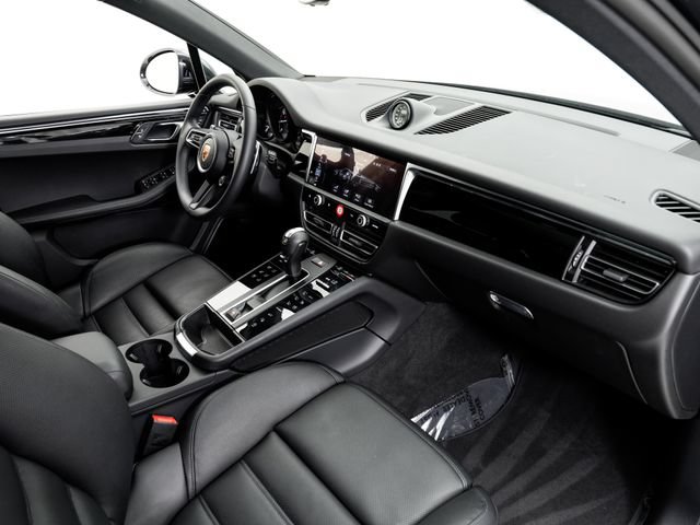 Certified 2026 Porsche Macan AWD/4WD image 27