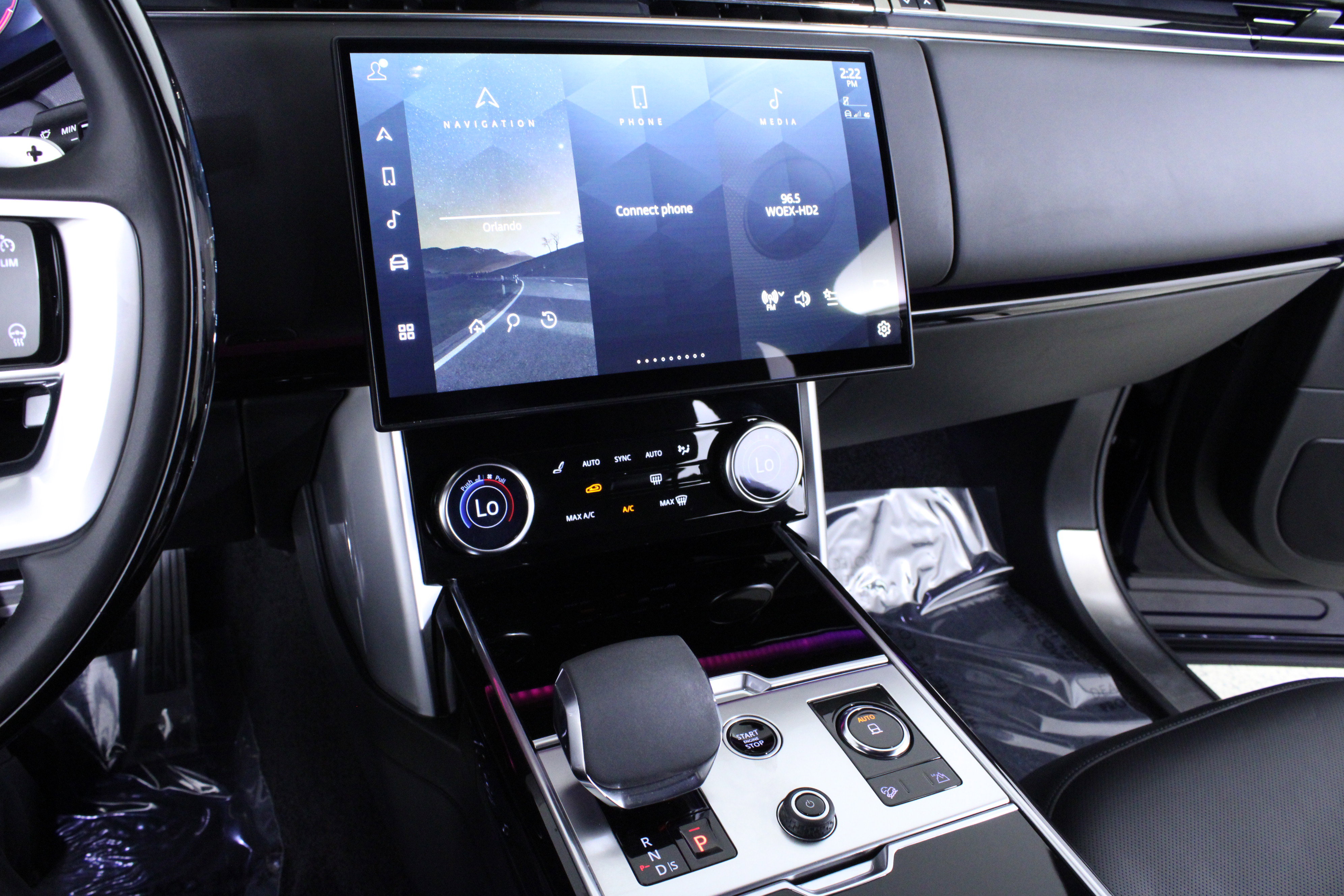 Used 2023 Land Rover Range Rover Long Wheelbase SE image 28