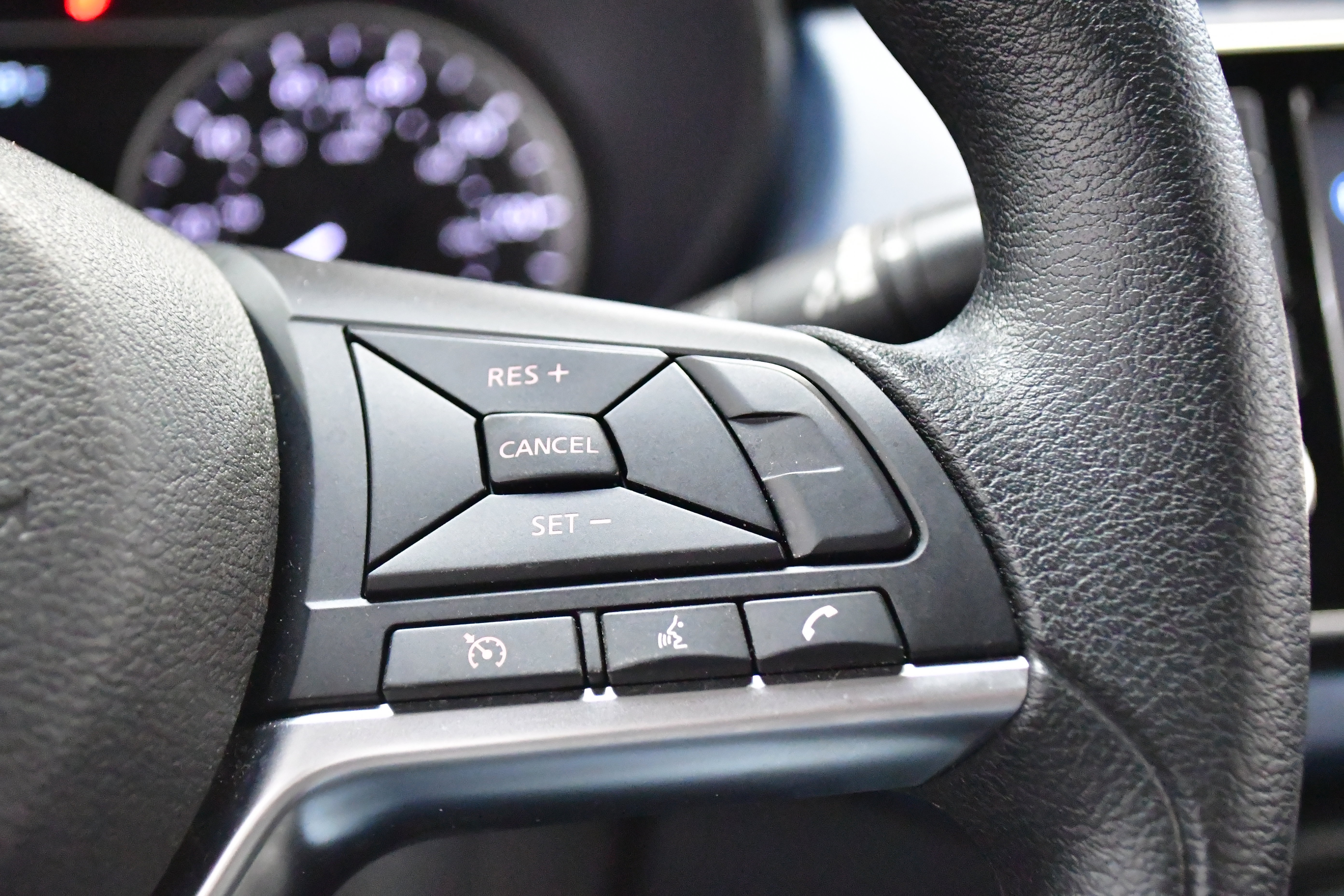 Used 2025 Nissan Versa SV image 40