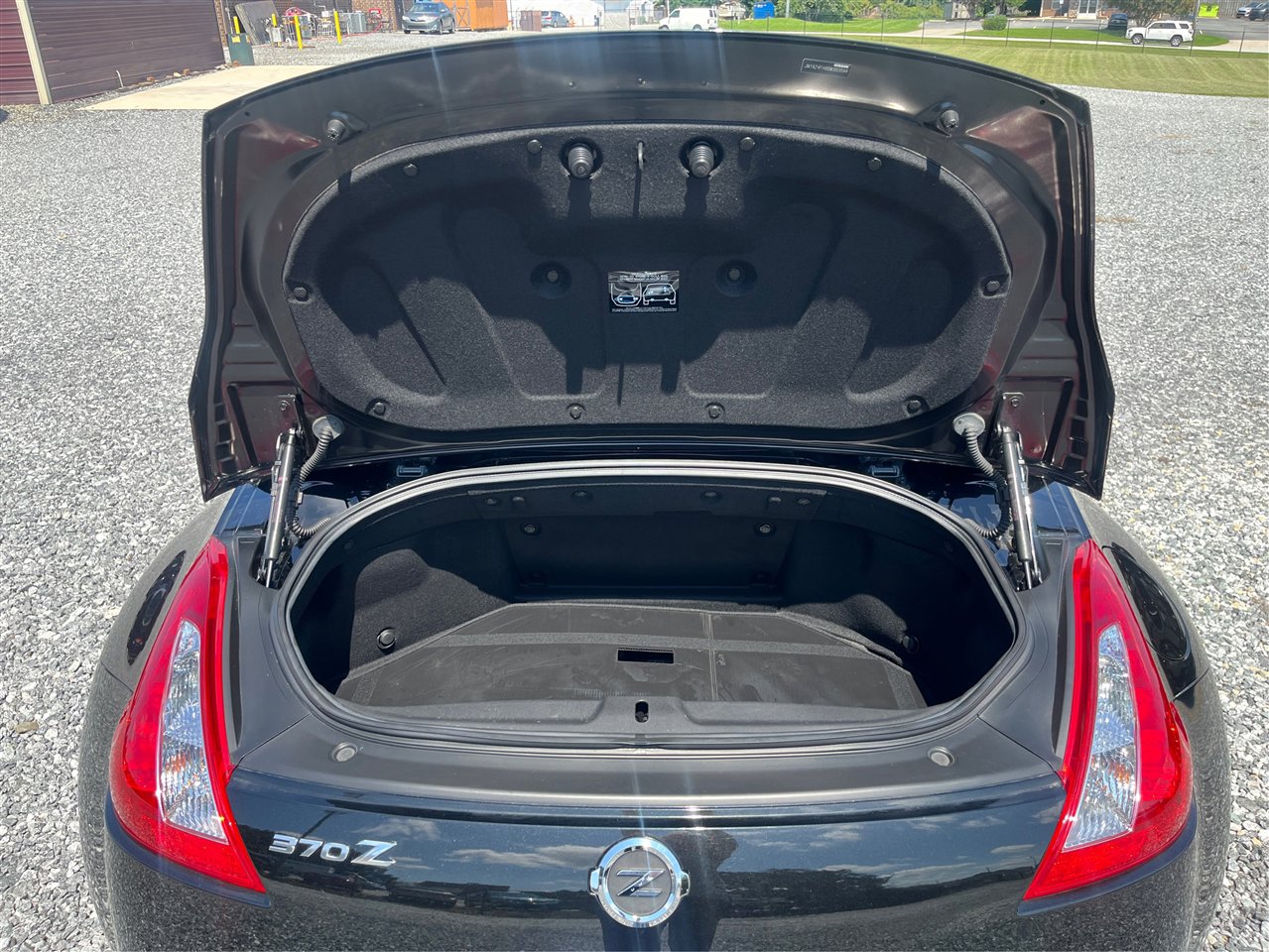 Used 2011 Nissan 370Z Touring w/ Sport Pkg image 12