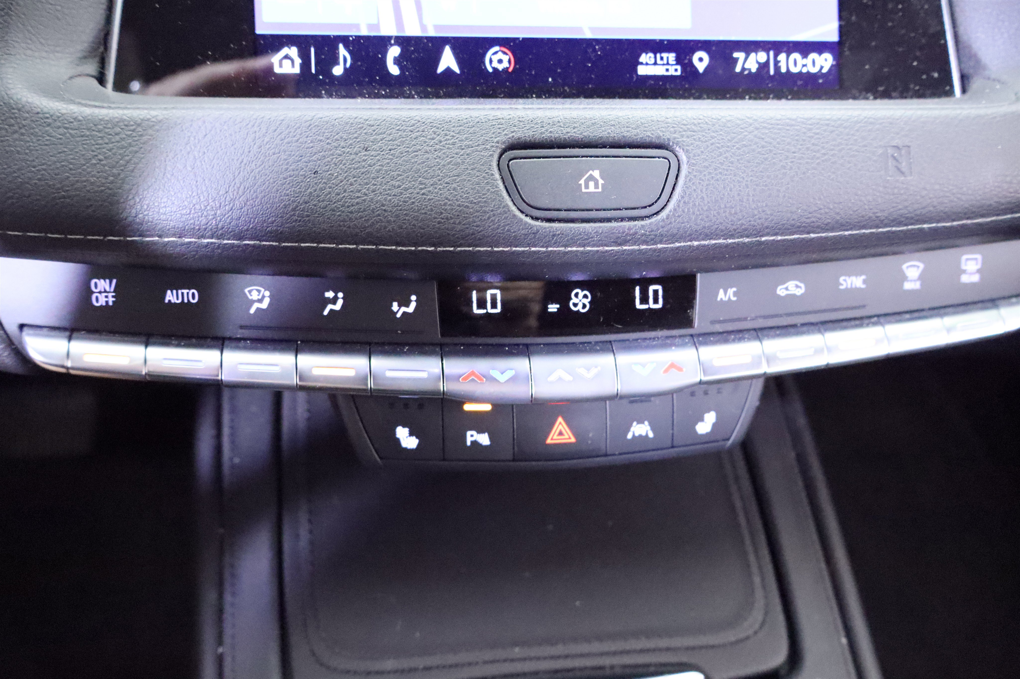 Used 2019 Cadillac XT4 Premium Luxury w/ Cold Weather Package AWD/4WD image 26