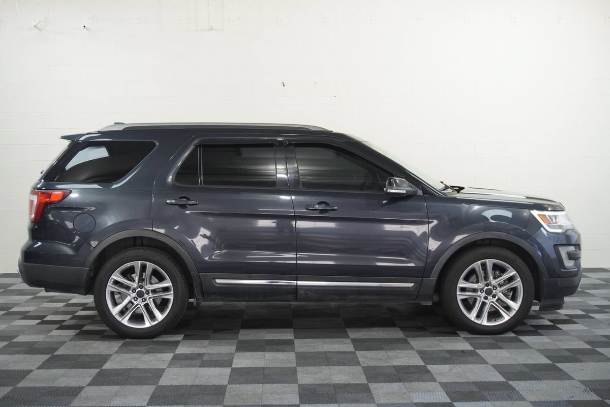 Used 2017 Ford Explorer XLT w/ Equipment Group 202A FWD image 7