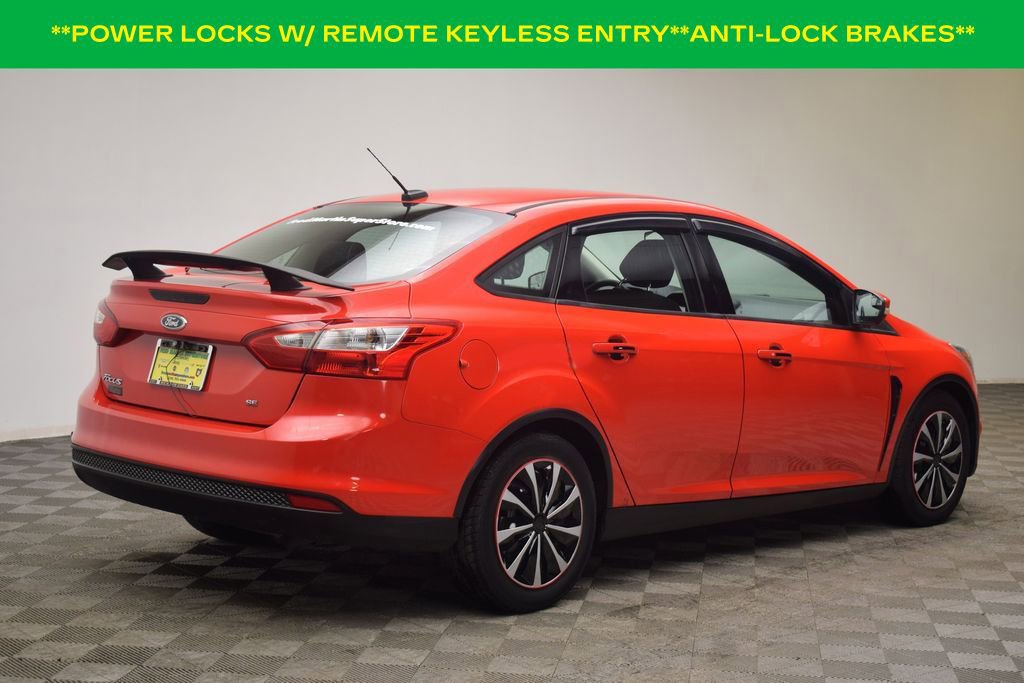 Used 2012 Ford Focus SE w/ SE Winter Pkg image 6