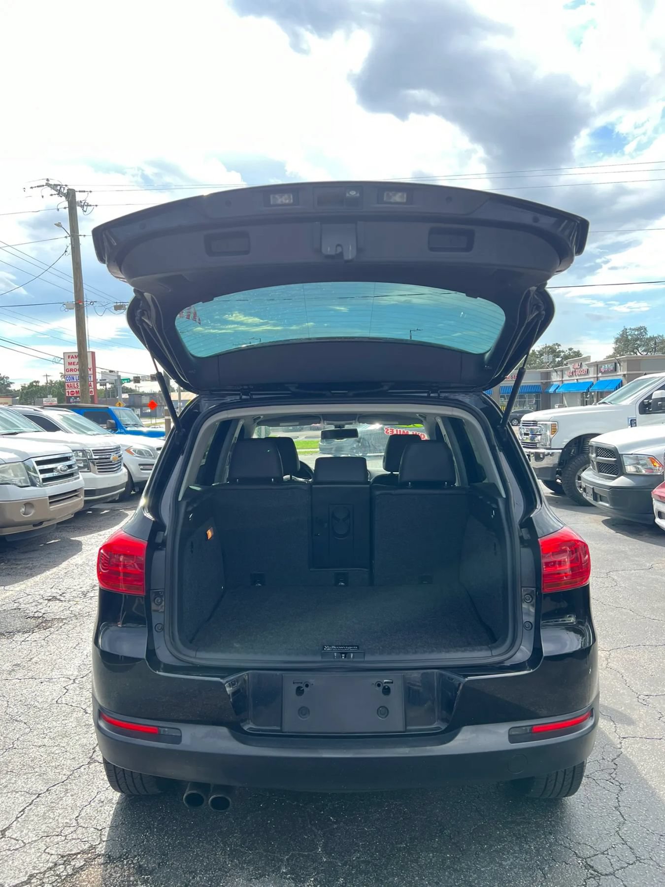 Used 2017 Volkswagen Tiguan S FWD image 20