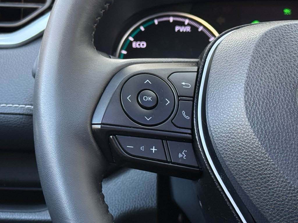 Used 2022 Toyota RAV4 XLE Premium AWD/4WD image 28