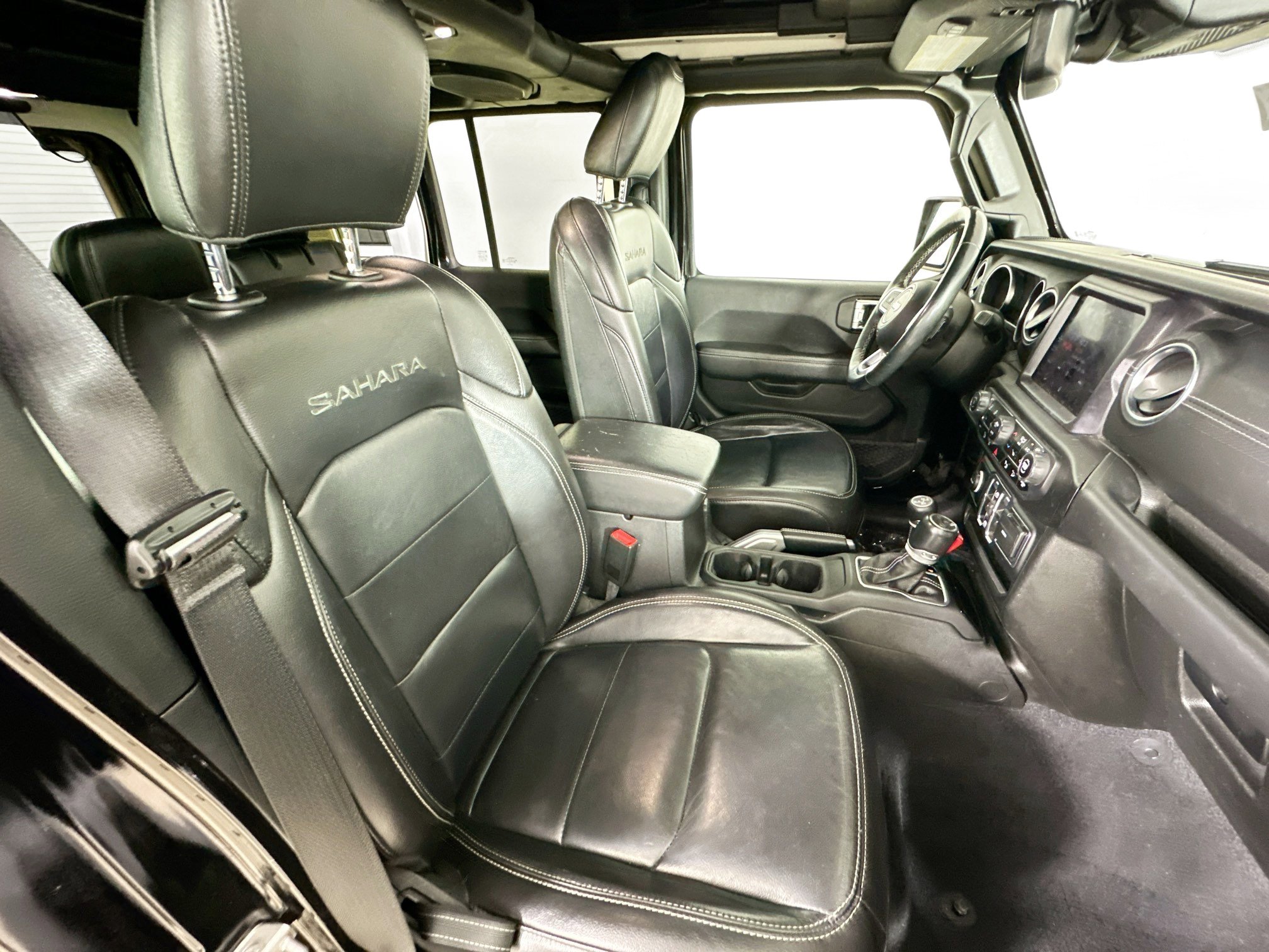 Used 2020 Jeep Wrangler Unlimited Sahara AWD/4WD image 35
