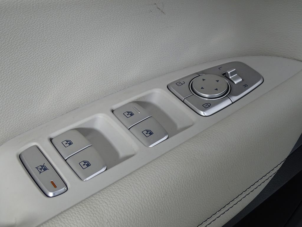 Used 2024 Genesis G70 2.5T image 18