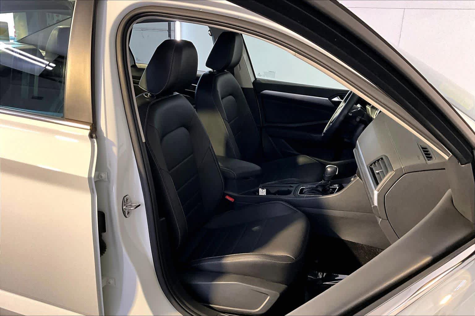 Used 2021 Volkswagen Jetta SE FWD image 8