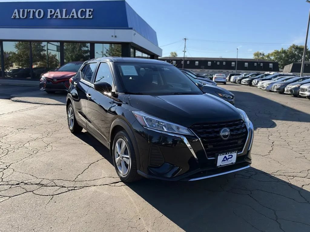 Used 2022 Nissan Kicks S FWD image 3