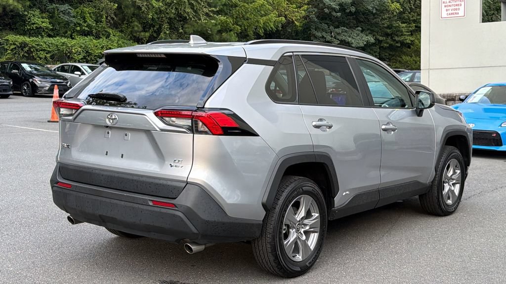 Used 2025 Toyota RAV4 LE AWD/4WD image 4