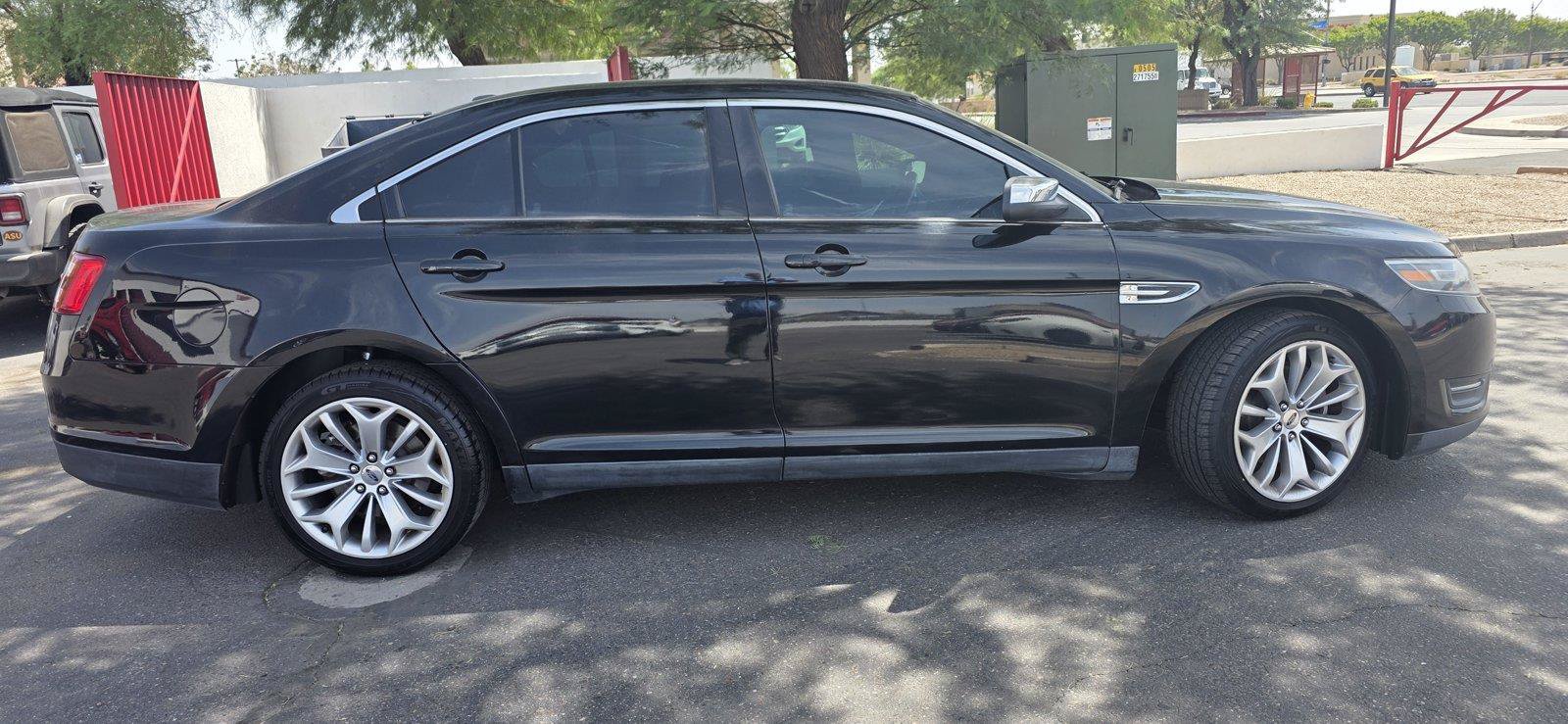 Used 2016 Ford Taurus Limited FWD image 4