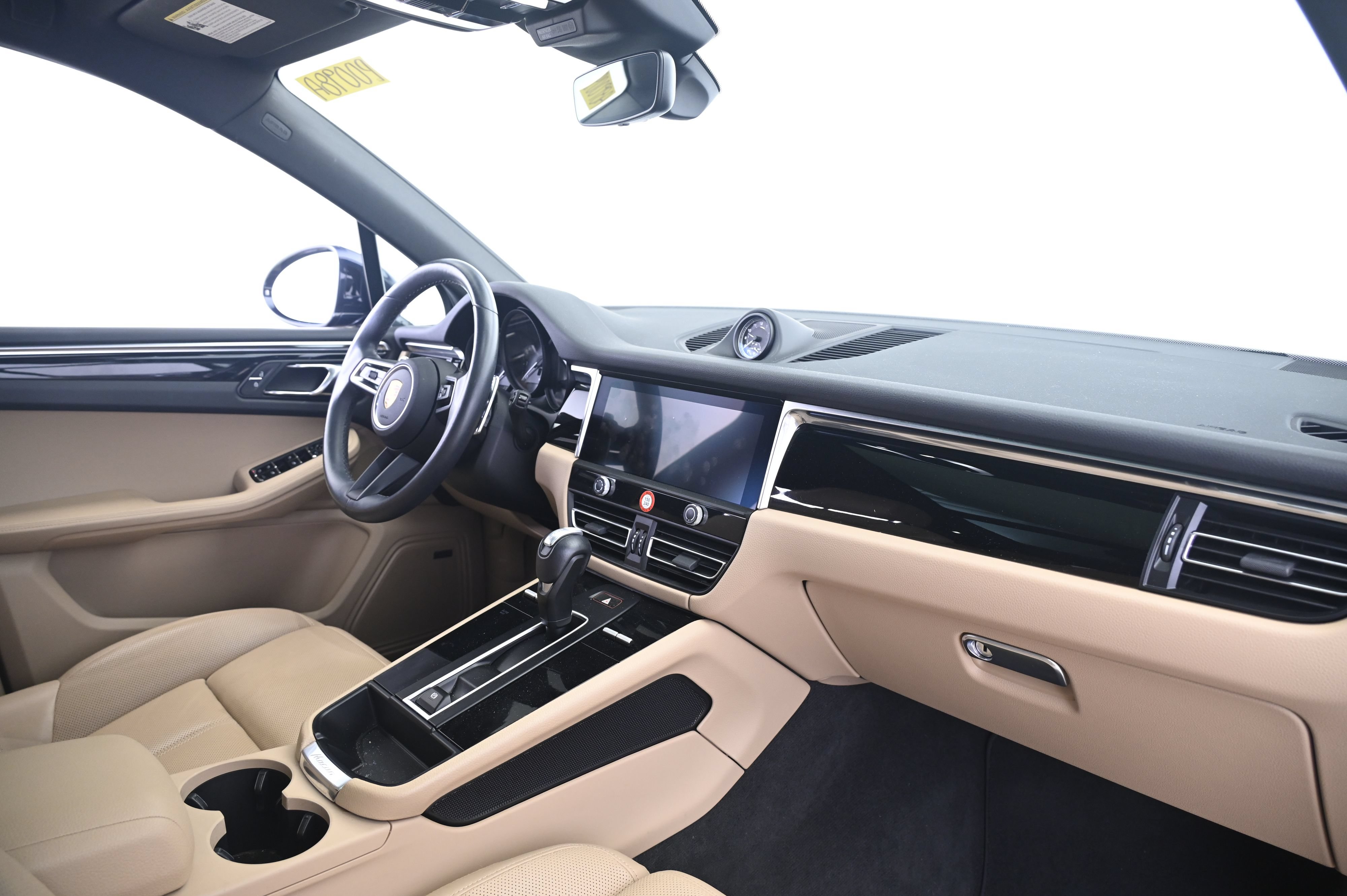 Certified 2022 Porsche Macan AWD/4WD image 22