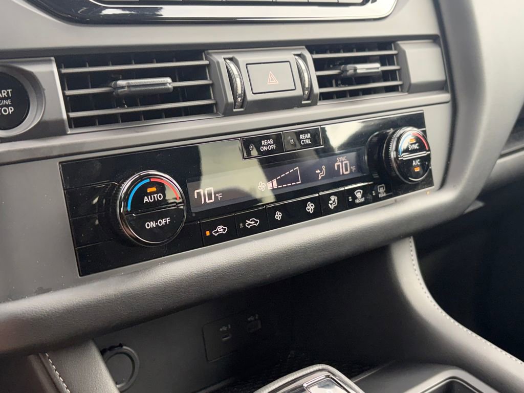 Used 2025 Nissan Pathfinder S image 19