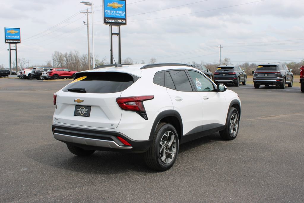 Used 2025 Chevrolet Trax LT image 9