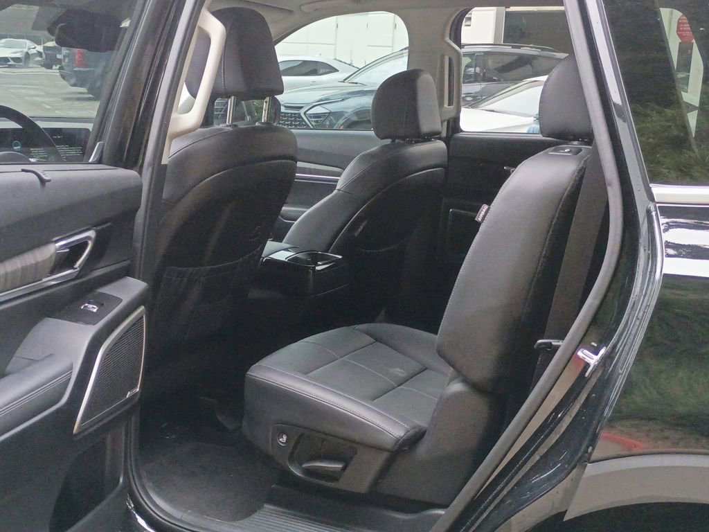 Used 2023 Kia Telluride EX w/ EX Captain's Chair Package AWD/4WD image 17