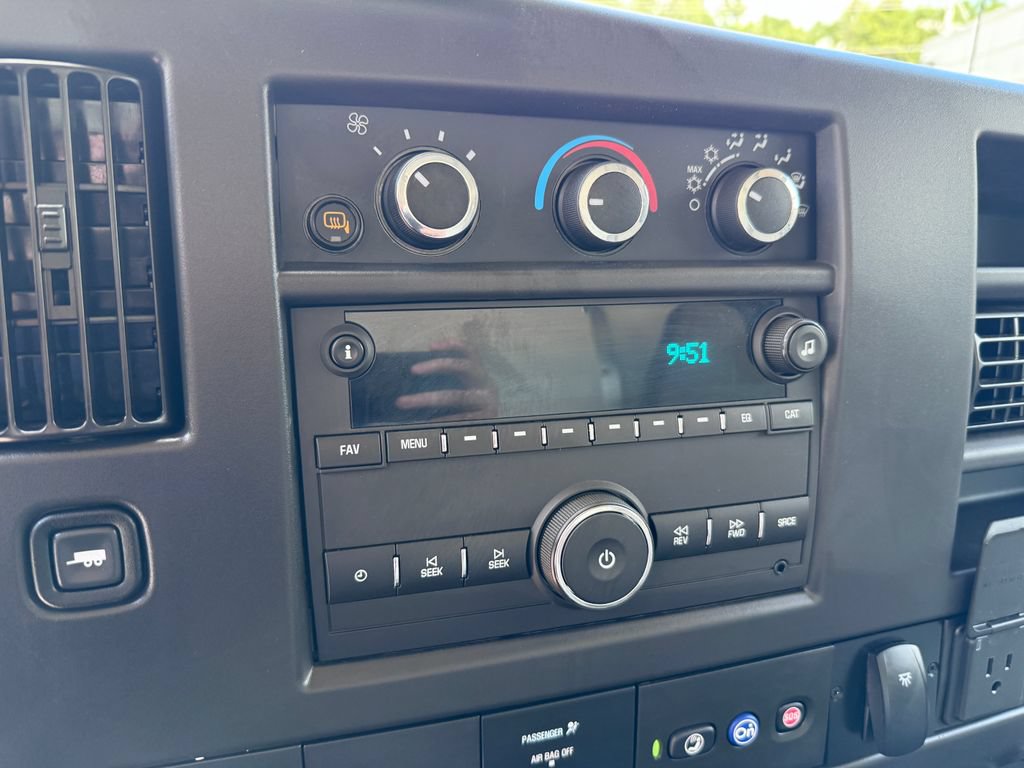 Used 2025 Chevrolet Express 3500 w/ Power Convenience Package RWD image 18