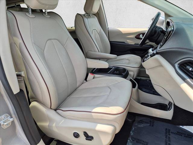 Used 2018 Chrysler Pacifica Limited w/ Advanced Safetytec Group FWD image 24