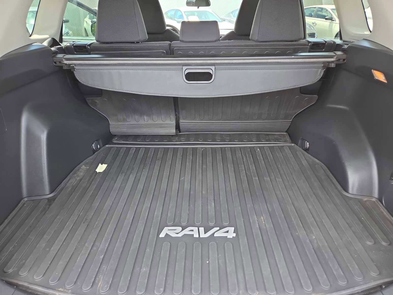 Used 2019 Toyota RAV4 LE w/ All Weather Liner Package AWD/4WD image 27