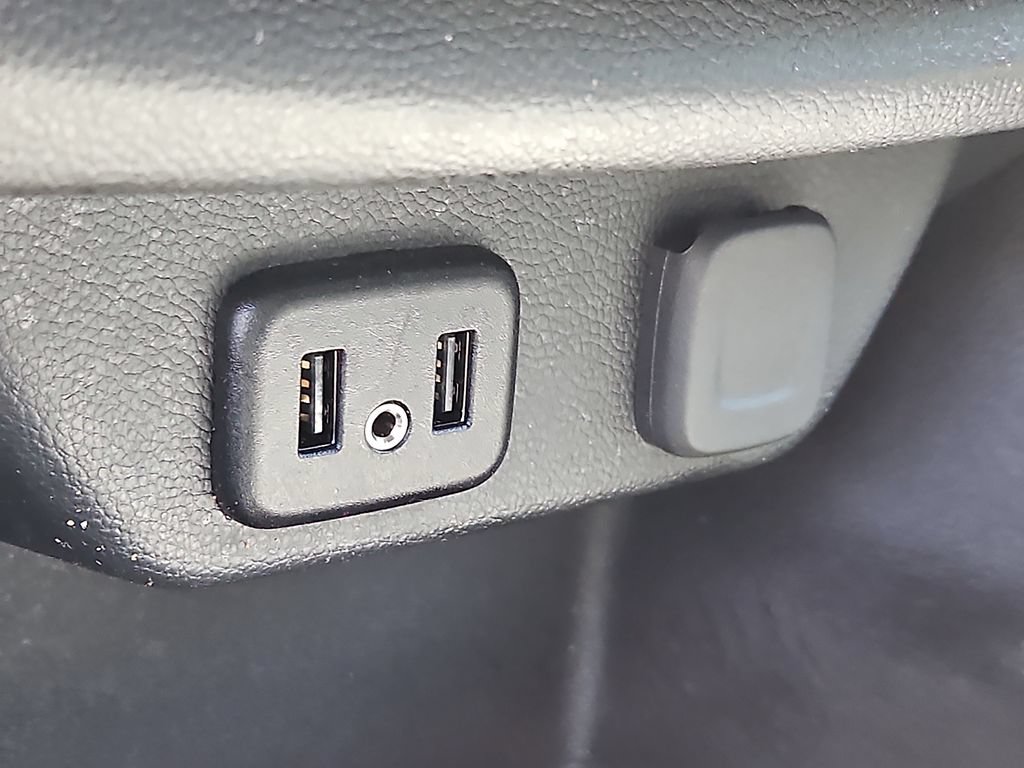 Certified 2023 Chevrolet Traverse LT FWD image 25