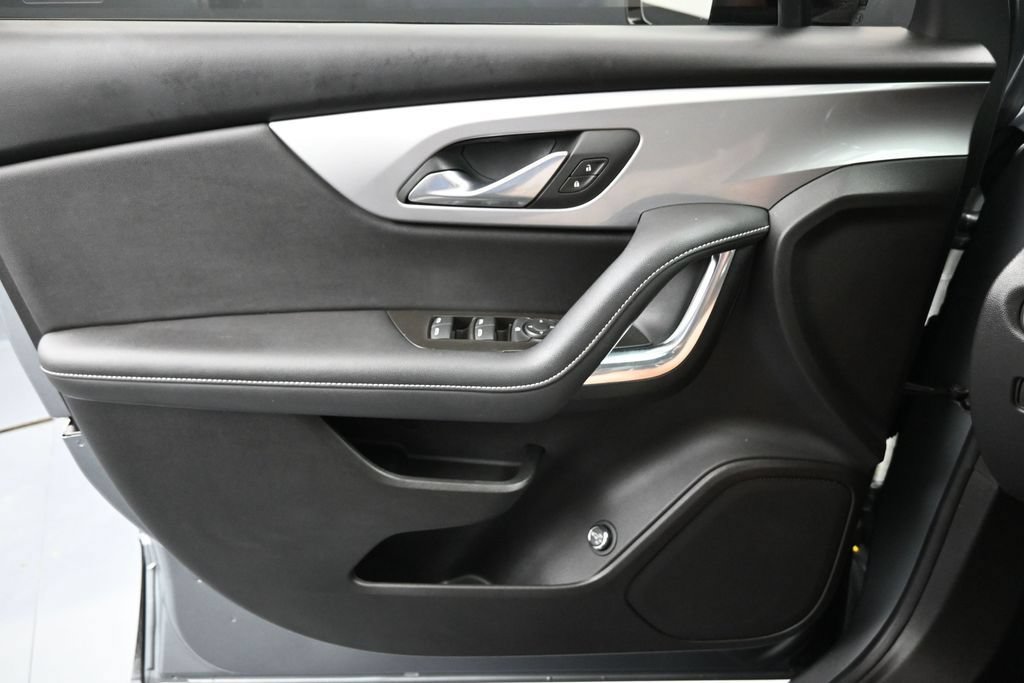 Used 2024 Chevrolet Blazer LT w/ Midnight/Sport Edition FWD image 15