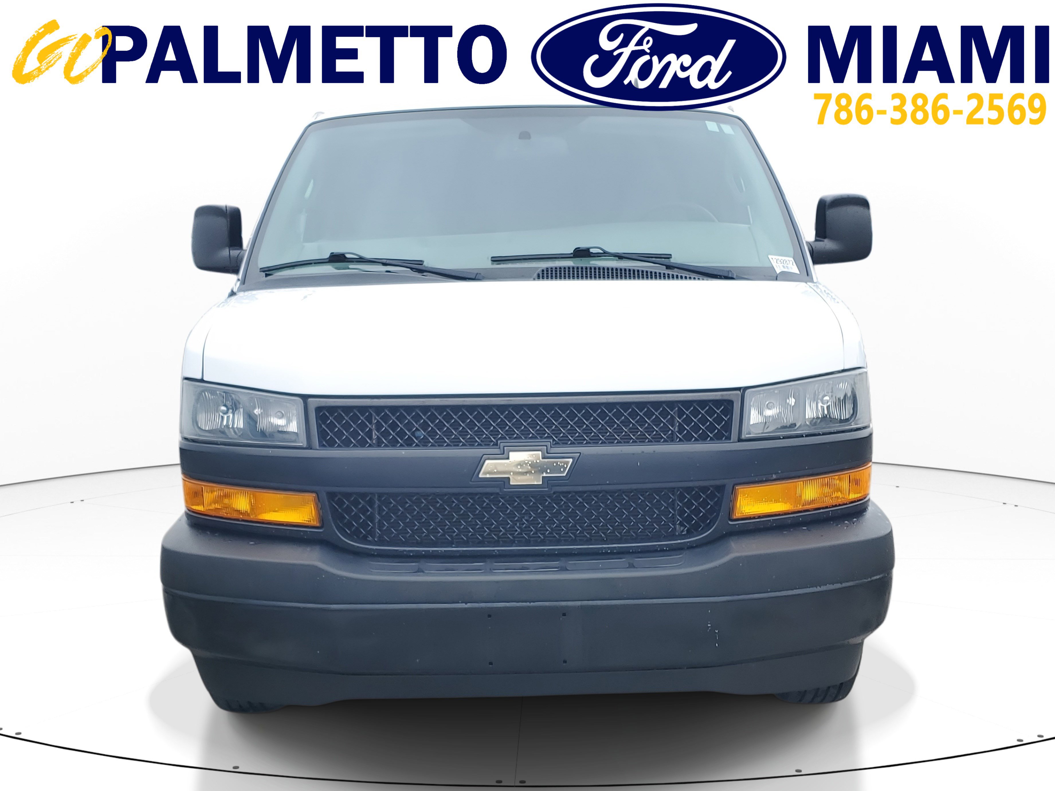Used 2018 Chevrolet Express 2500 image 2