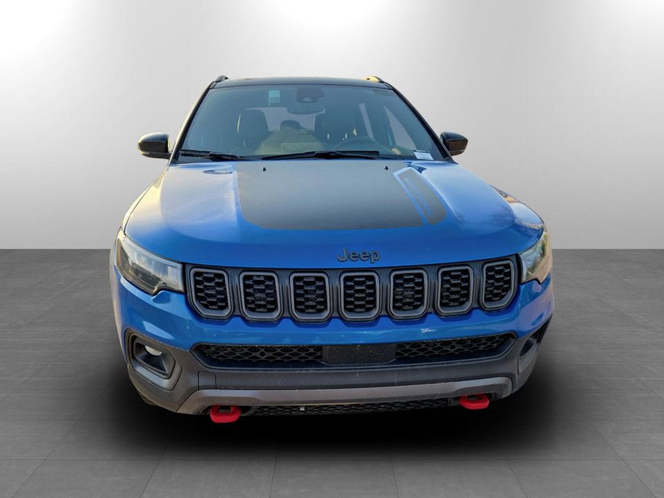 Used 2025 Jeep Compass Trailhawk AWD/4WD image 4