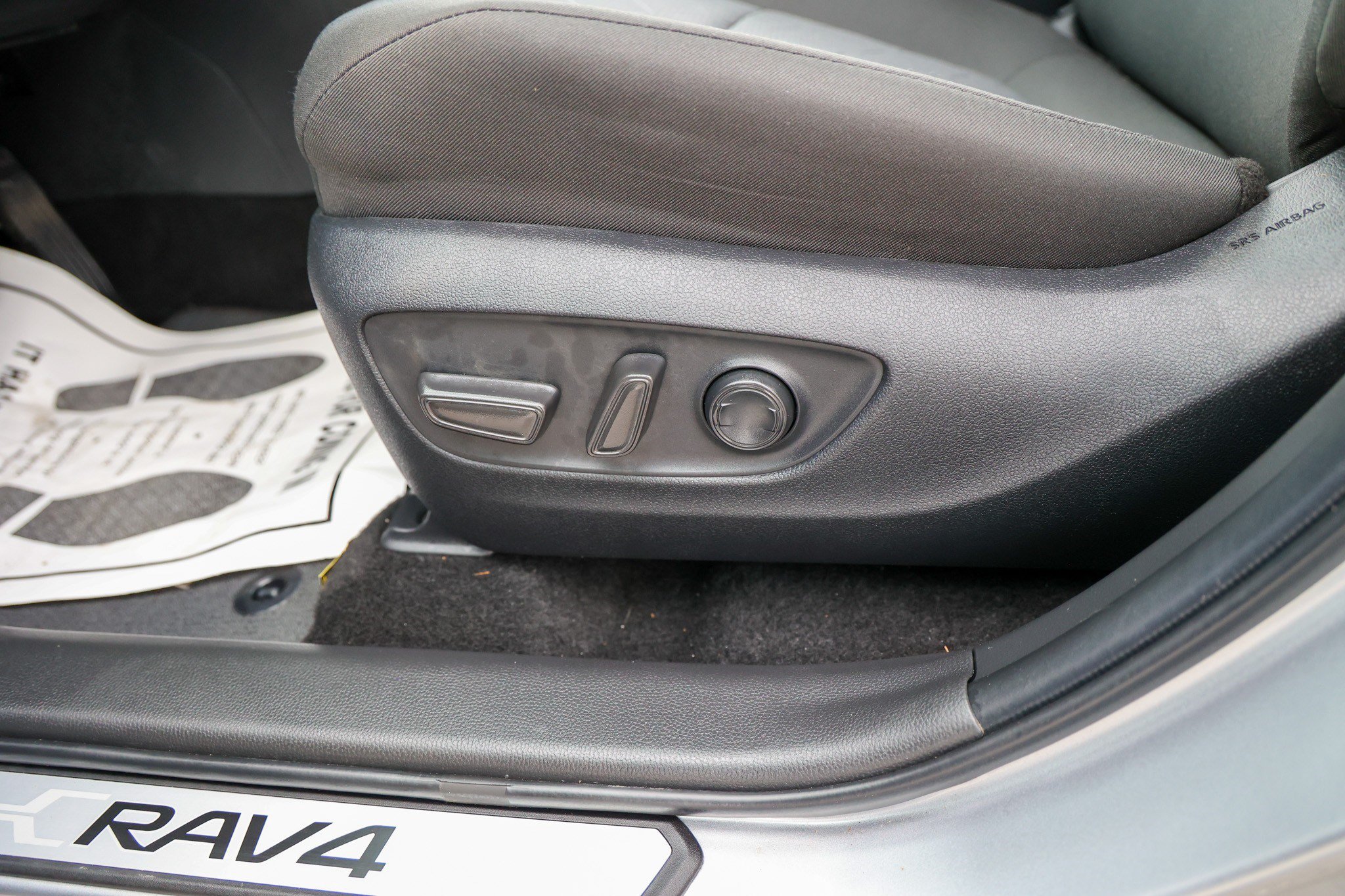 Certified 2025 Toyota RAV4 XLE FWD image 29
