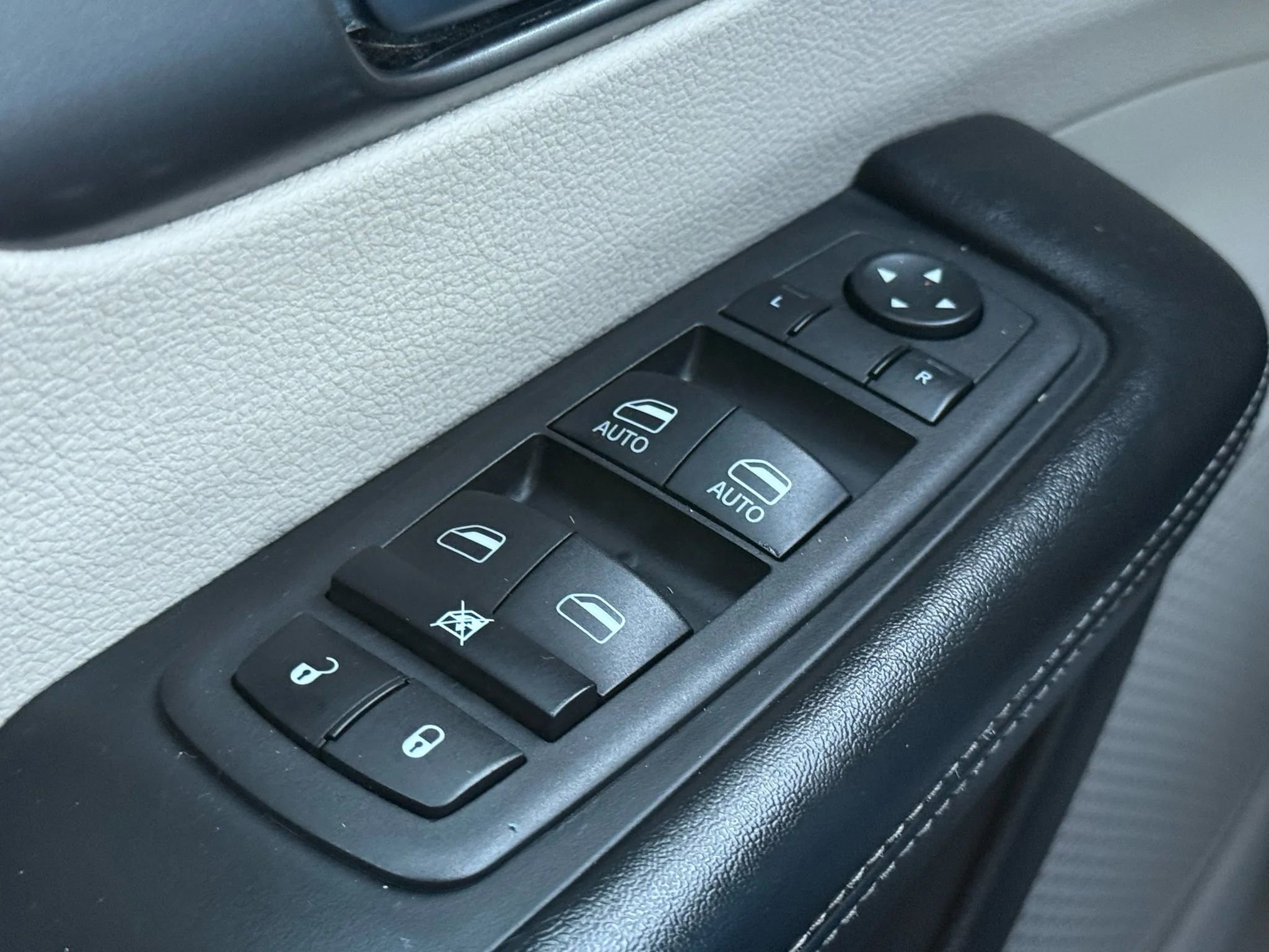 Used 2022 Chrysler Pacifica Touring-L image 49