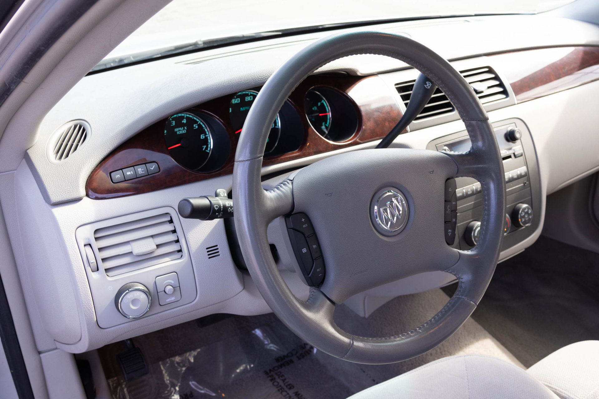 Used 2009 Buick Lucerne CX FWD image 29