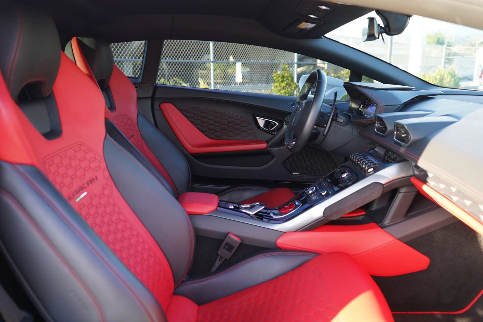 Used 2019 Lamborghini Huracan LP 580-2 RWD image 21