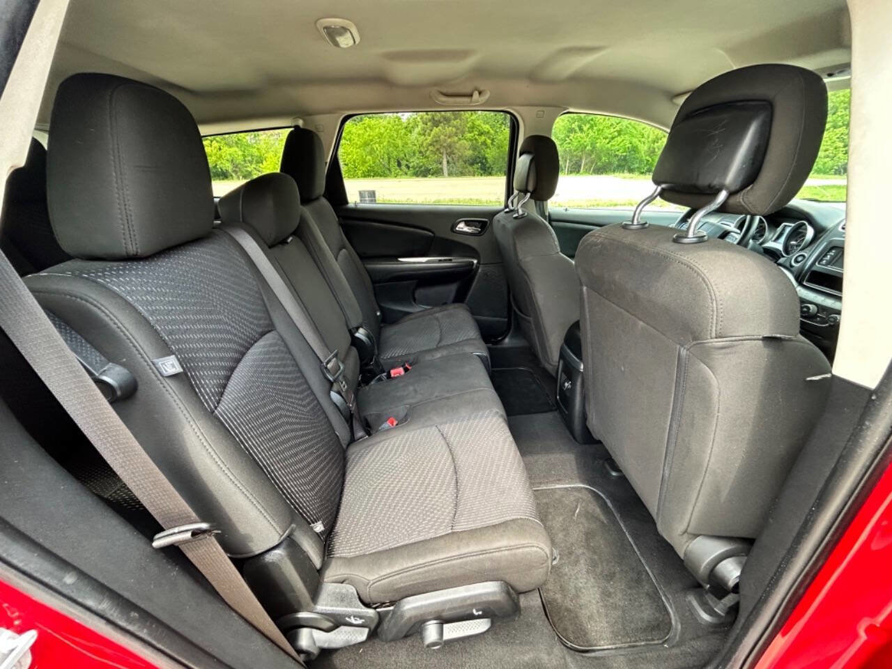 Used 2019 Dodge Journey SE image 17