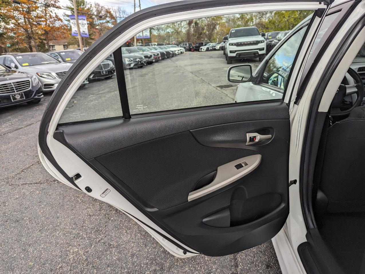 Used 2012 Toyota Corolla S image 28