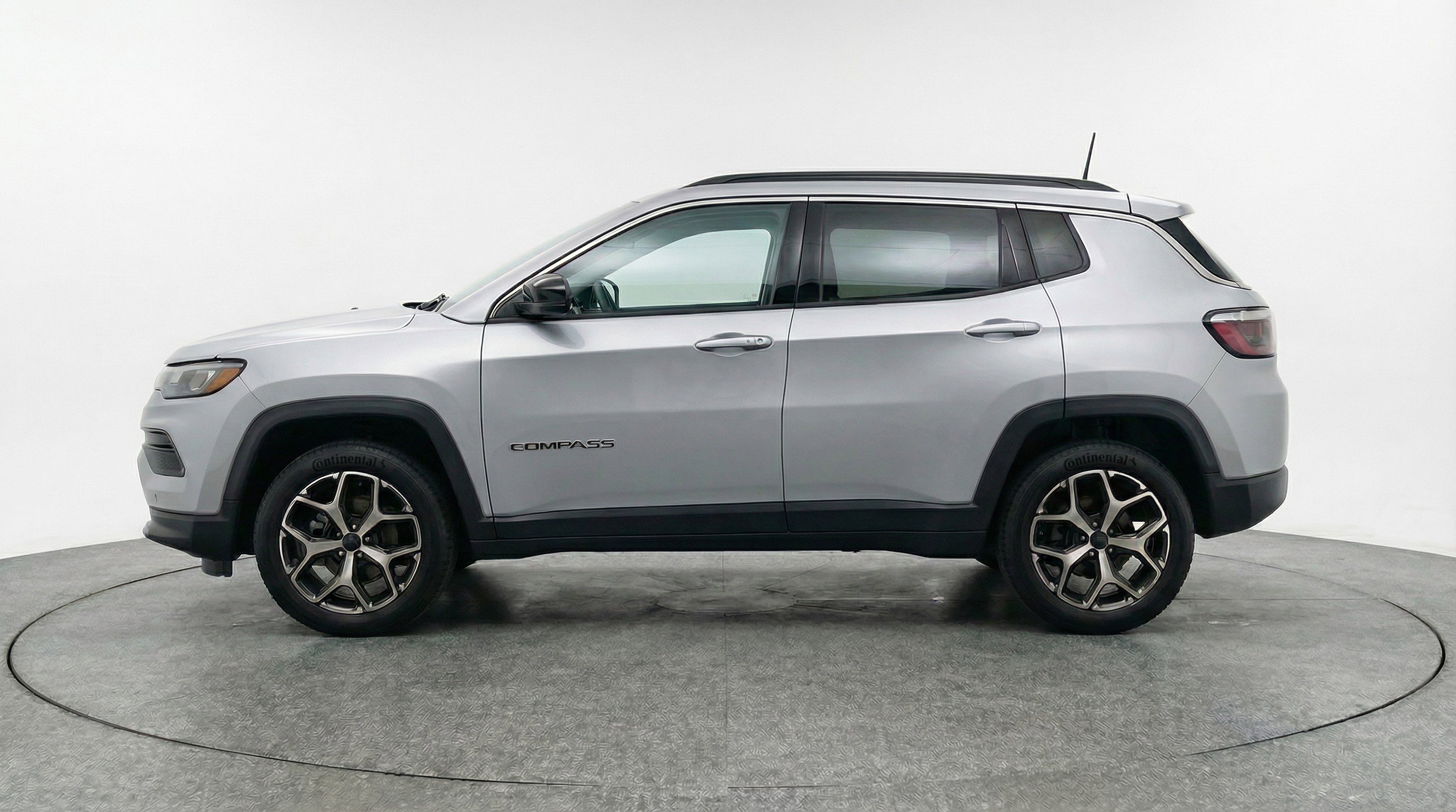 Used 2025 Jeep Compass Limited AWD/4WD image 5