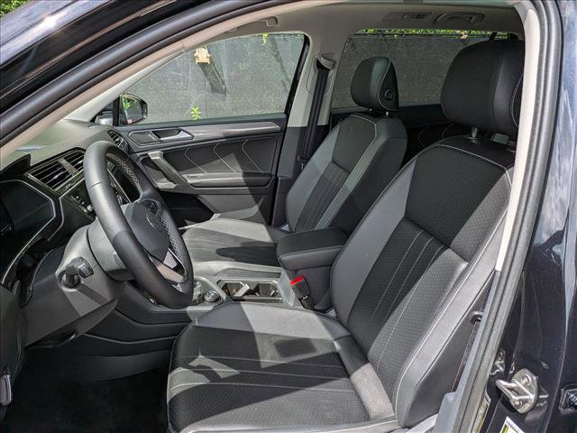 Used 2024 Volkswagen Tiguan SE w/ Panoramic Sunroof Package AWD/4WD image 25