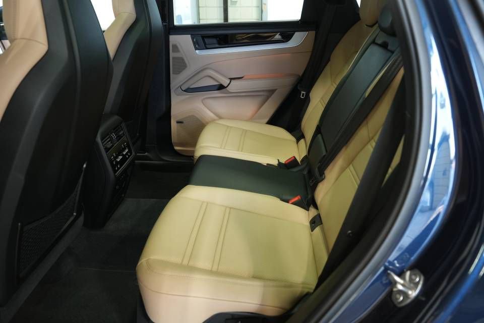 Used 2025 Porsche Cayenne S image 26