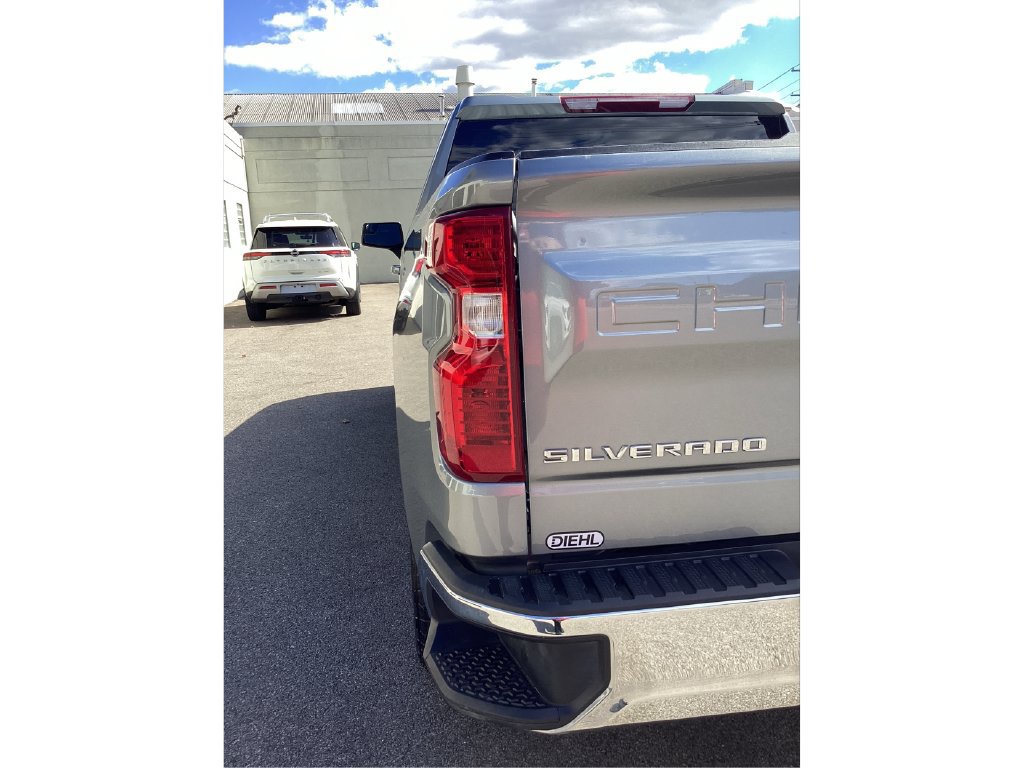 Used 2024 Chevrolet Silverado 1500 LT AWD/4WD image 28