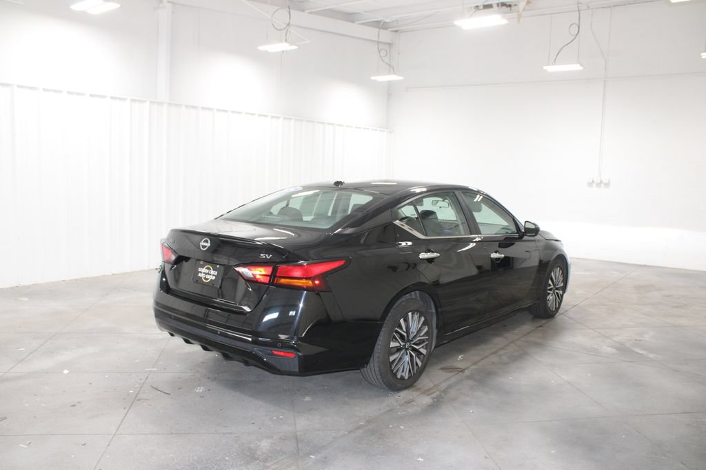 Used 2024 Nissan Altima 2.5 SV FWD image 9
