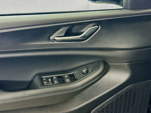 New 2025 Jeep Grand Cherokee Altitude w/ Trailer Tow Package AWD/4WD image 17