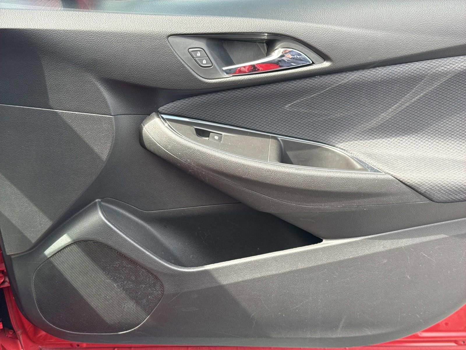 Used 2018 Chevrolet Cruze LT w/ Convenience Package image 24