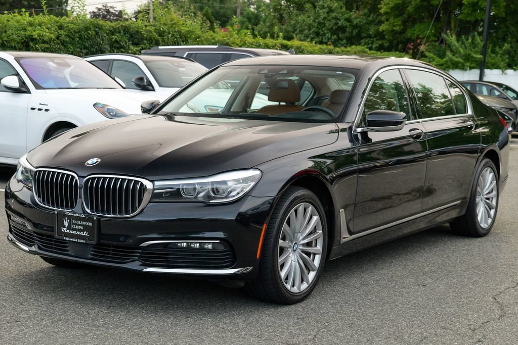 Used 2018 BMW 740i xDrive AWD/4WD image 3
