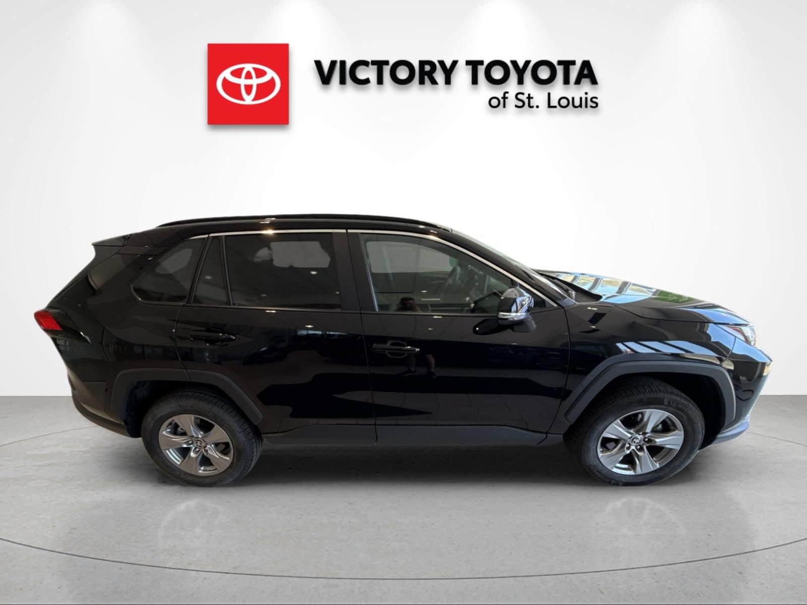 Used 2025 Toyota RAV4 XLE AWD/4WD image 2