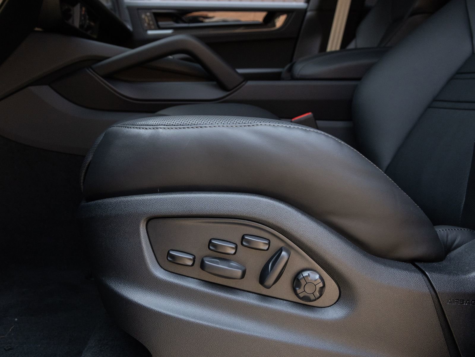 New 2026 Porsche Cayenne GTS AWD/4WD image 22