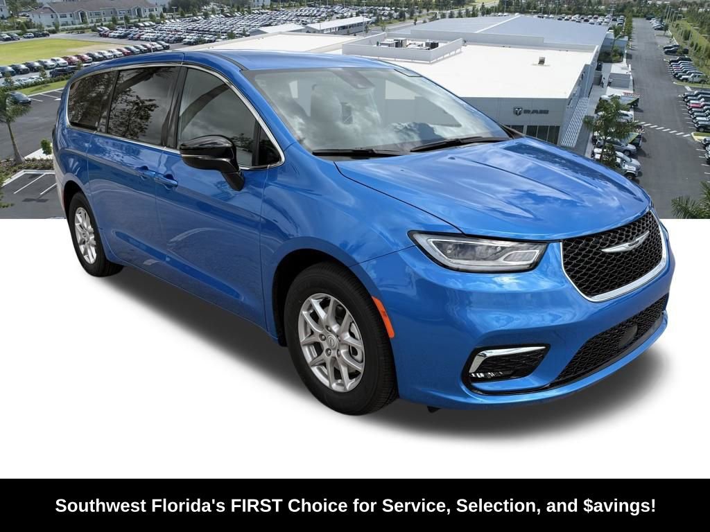 New 2026 Chrysler Pacifica Select image 2